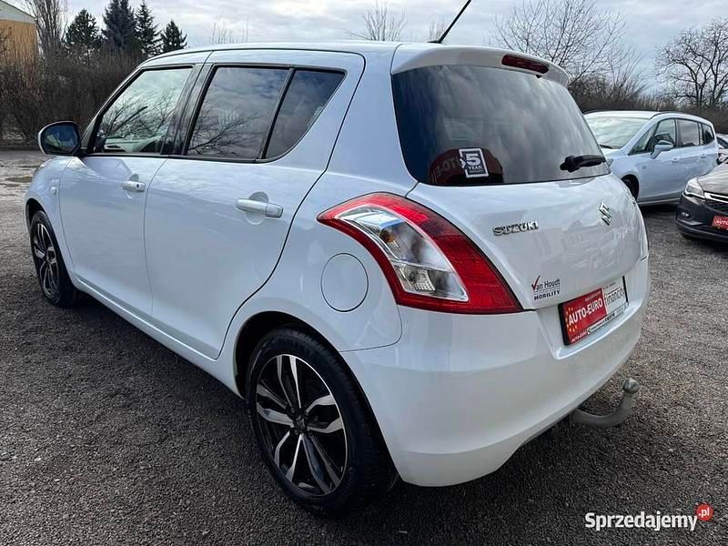 Używany Suzuki Swift 2015 Biały Hatchback