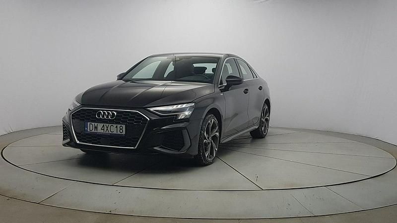Używany Audi A3 S-Line 150 KM (110 kW) 2023 Czarny Sedan/Limuzyna