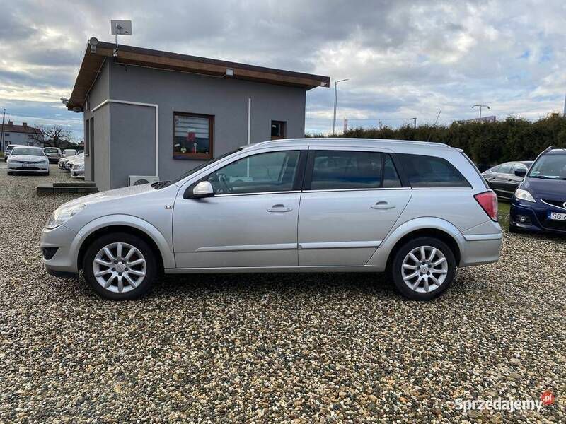 Używany Opel Astra 2008 Srebrny Sedan/Limuzyna