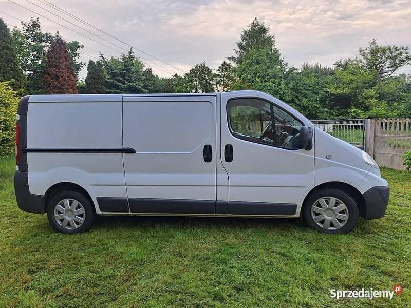 Biały Używany 2009 Nissan Primastar Minivan | 24 900 zł - Obraz 1/4