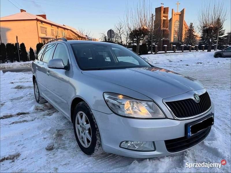 Używany Skoda Octavia 105 KM (77 kW) 2010 Srebrny Kombi