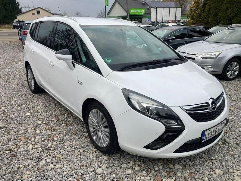 Biały Używany 2012 Opel Zafira Minivan | 24 900 zł (Uczciwa cena) - Obraz 1/4