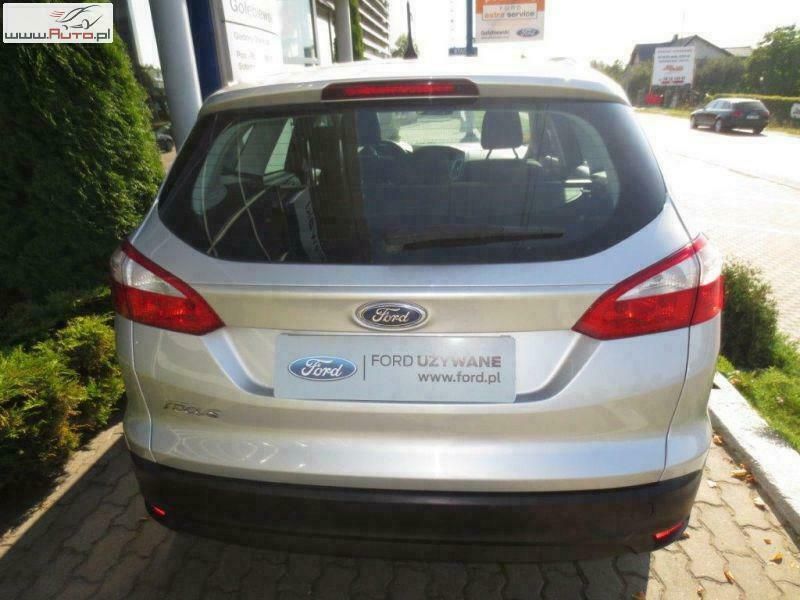 Używany Ford Focus 95 KM (69 kW) 2011 Srebrny Sedan/Limuzyna