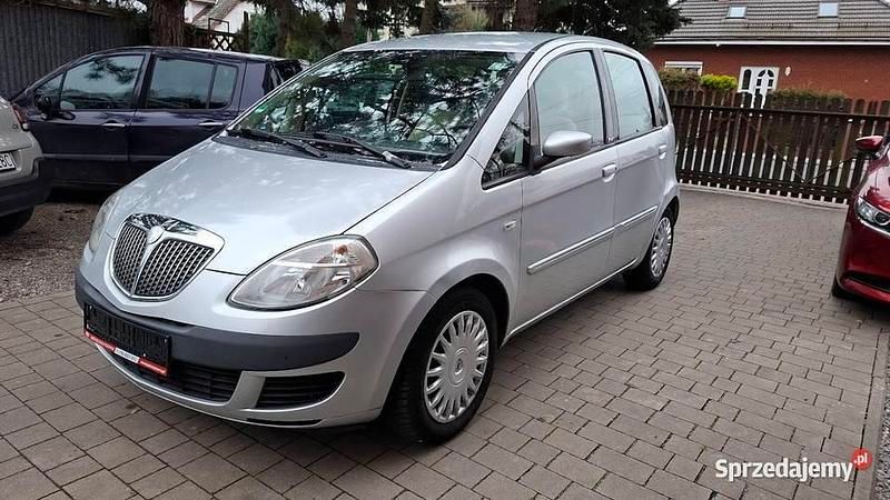 Szary Używany 2005 Lancia Musa Minivan | 5900 zł - Obraz 1/4