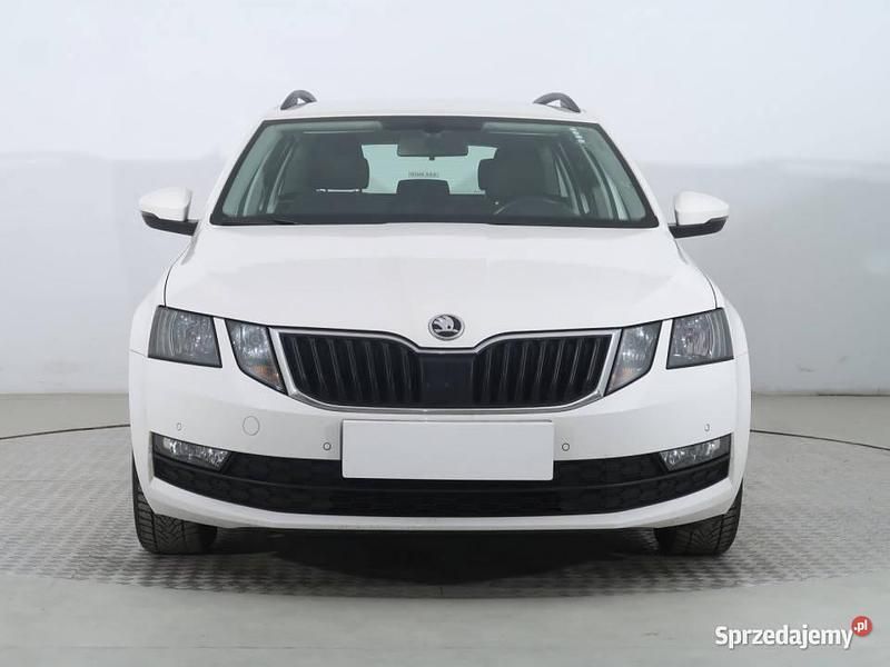 Biały Używany 2020 Skoda Octavia Kombi | 41 999 zł (Dobra cena) - Obraz 1/4