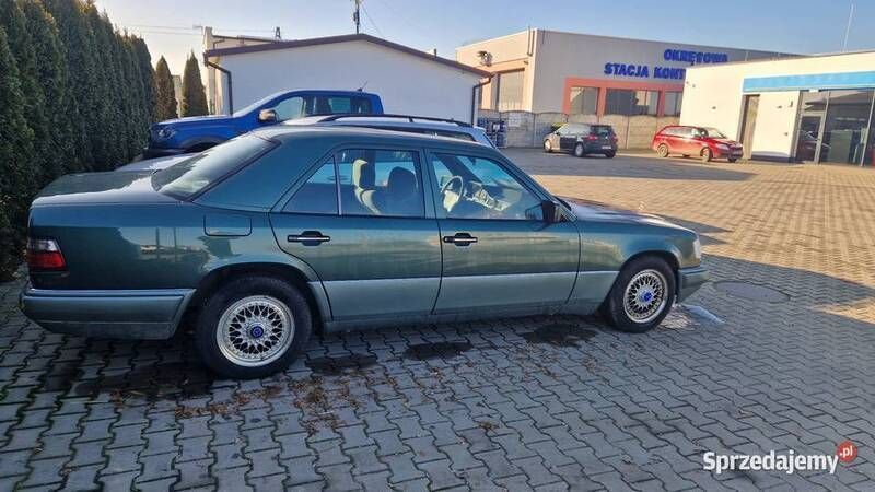 Używany 1994 Mercedes E200 | 18 500 zł - Obraz 1/4