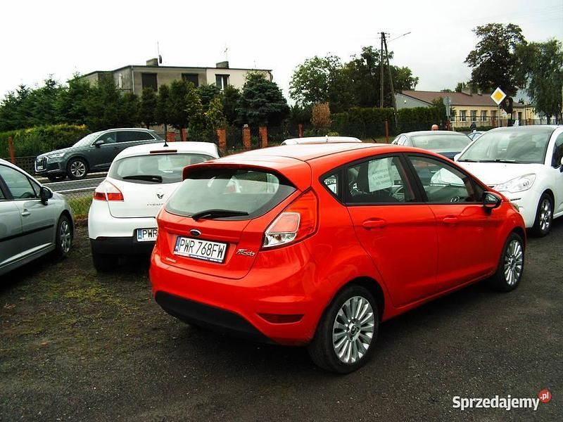 Używany Ford Fiesta 2015 Czerwony Hatchback