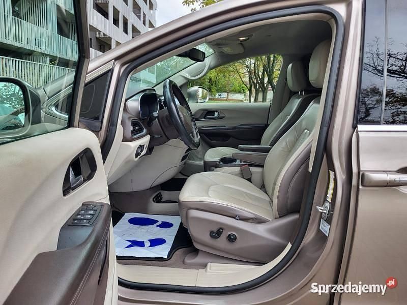 Używany 2017 Chrysler Pacifica Touring SUV | 79 900 zł (Super Cena) - Obraz 1/4