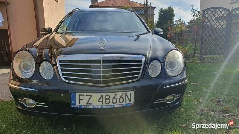 Czarny Używany 2007 Mercedes E350 Kombi | 22 500 zł - Obraz 1/4