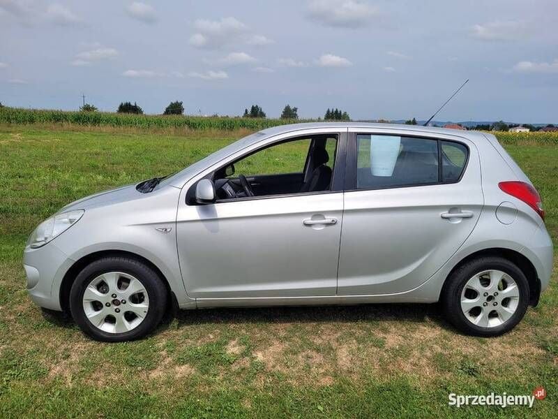 Używany Hyundai i20 2010 Srebrny Hatchback