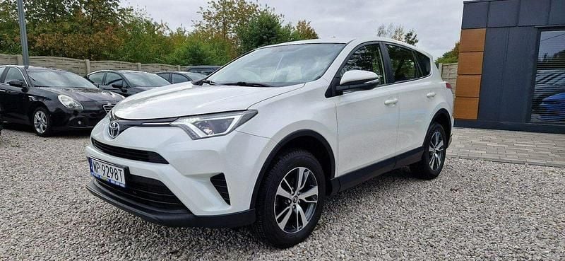 Używany Toyota RAV4 143 KM (105 kW) 2017 Biały SUV