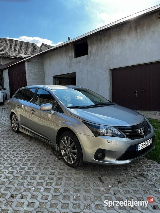 Szary Używany 2012 Toyota Avensis Plus Kombi | 38 900 zł (Super Cena) - Obraz 1/4
