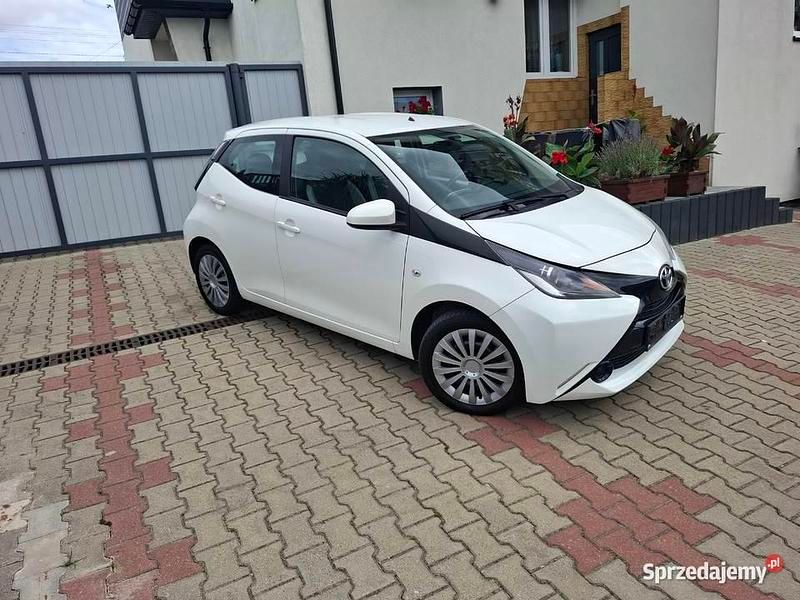 Używany 2016 Toyota Aygo Hatchback | 25 900 zł (Uczciwa cena) - Obraz 1/4