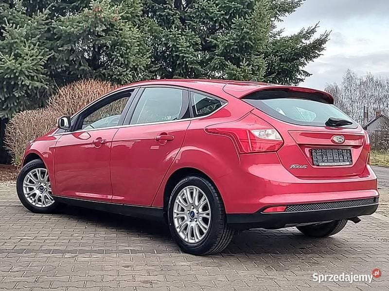 Używany Ford Focus 2011 Wiśniowy Hatchback