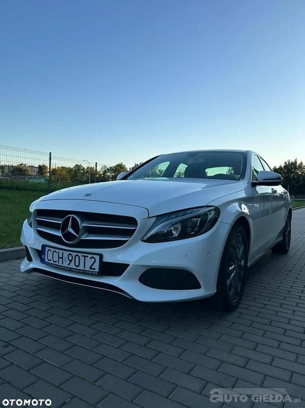 Biały Używany 2017 Mercedes C160 Coupe | 77 500 zł - Obraz 1/4
