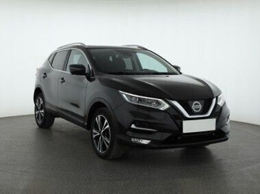 Czarny Używany 2017 Nissan Qashqai SUV | 64 999 zł (Dość drogi) - Obraz 1/4