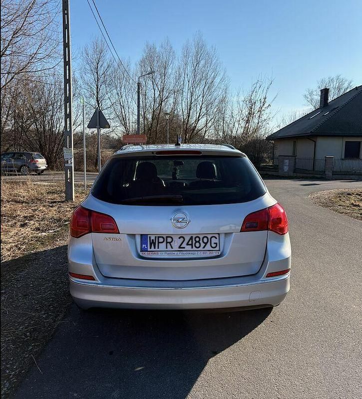 Używany Opel Astra 2015 Srebrny Kombi