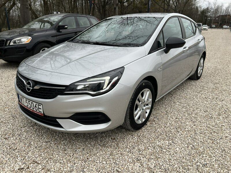 Używany Opel Astra 130 KM (95 kW) 2021 Srebrny (metalik) Sedan/Limuzyna