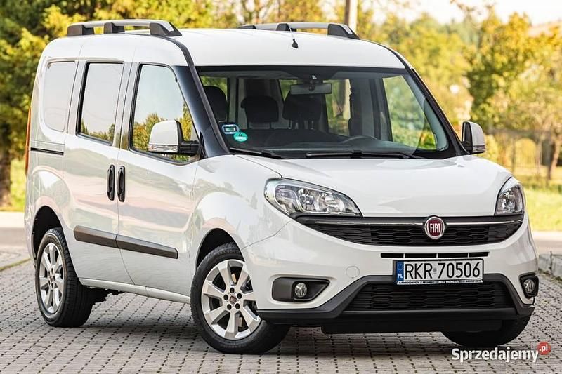 Biały Używany 2016 Fiat Doblò Minivan | 37 900 zł (Uczciwa cena) - Obraz 1/4