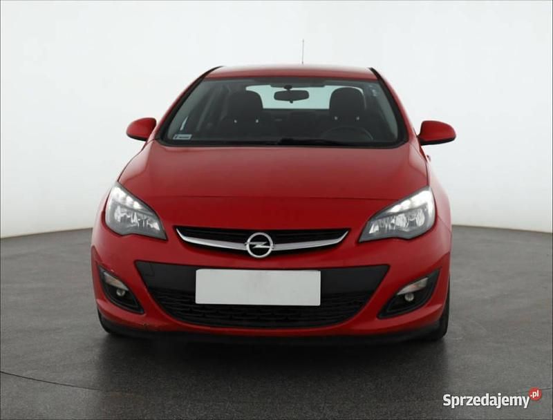 Używany Opel Astra 140 KM (102 kW) 2015 Czerwony Sedan/Limuzyna