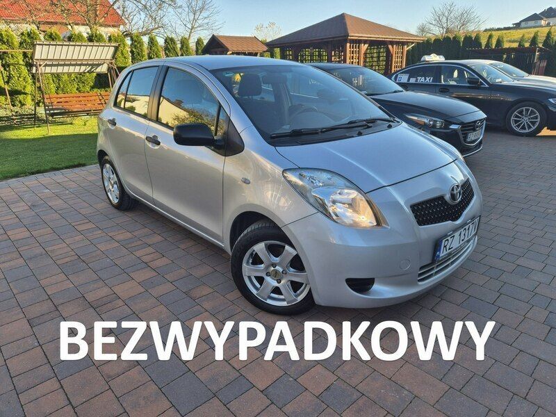 Srebrny Używany 2006 Toyota Yaris Hatchback | 12 900 zł (Dość drogi) - Obraz 1/4