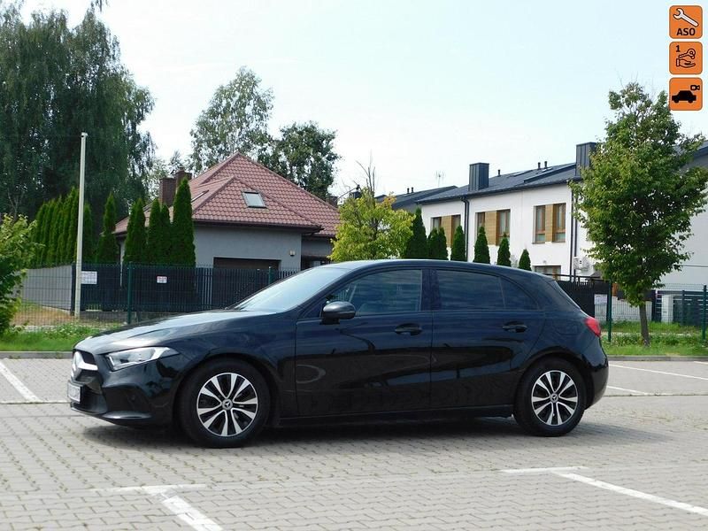 Czarny (metalik) Używany 2020 Mercedes A160 Hatchback | 69 980 zł (Dobra cena) - Obraz 1/4