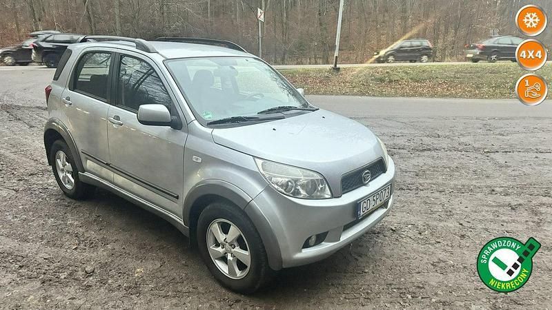Srebrny Używany 2009 Daihatsu Terios SUV | 21 777 zł (Dość drogi) - Obraz 1/4