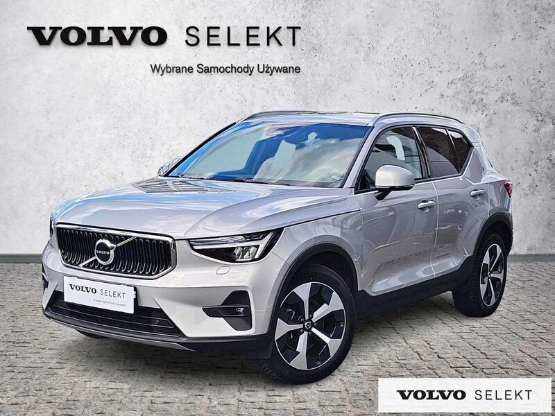 Srebrny Używany 2024 Volvo XC40 SUV | 159 900 zł (Uczciwa cena) - Obraz 1/3