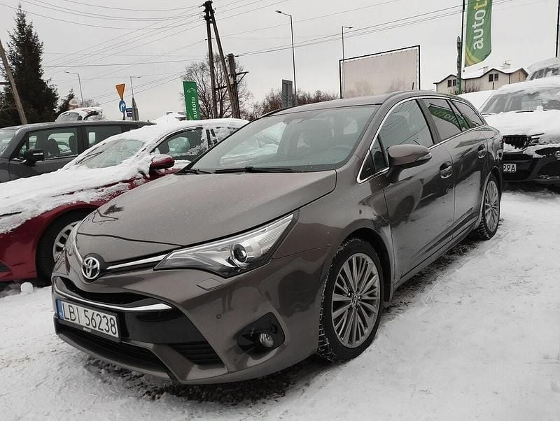 Używany Toyota Avensis 143 KM (105 kW) 2016 Inny kolor Kombi