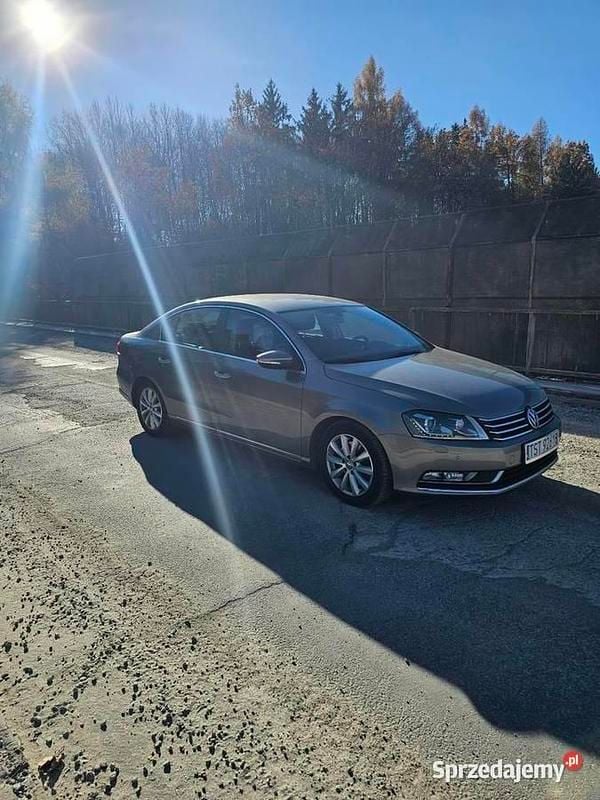 Beżowy Używany 2012 VW Passat Sedan/Limuzyna | 31 000 zł (Uczciwa cena) - Obraz 1/4