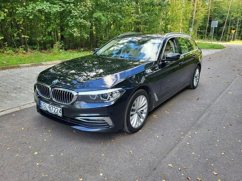 Czarny Używany 2020 BMW 520 Luxury Line Kombi | 99 900 zł (Dobra cena) - Obraz 1/4