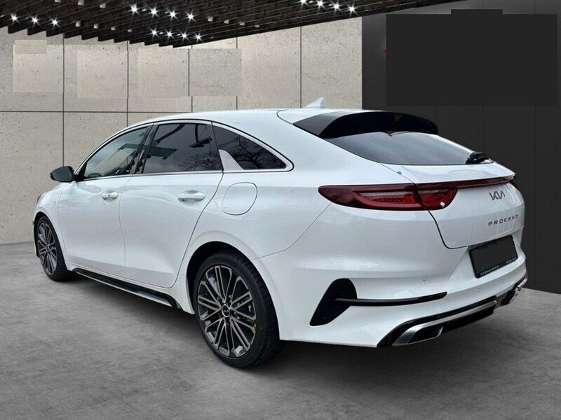 Używany Kia ProCeed GT-Line 140 KM (102 kW) 2024 Biały Hatchback