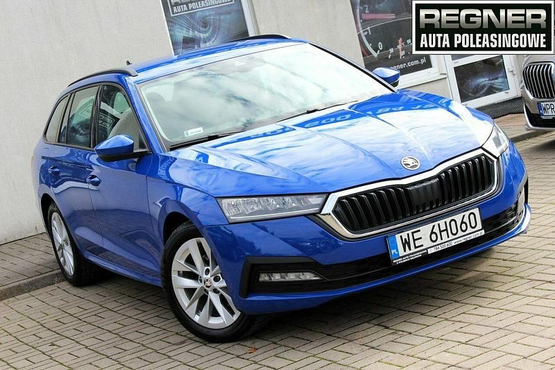 Niebieski Używany 2022 Skoda Octavia Ambition Kombi | 59 900 zł (Uczciwa cena) - Obraz 1/4