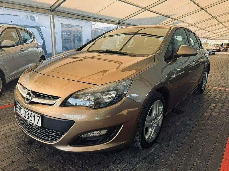 Używany Opel Astra 2013 Brązowy Hatchback