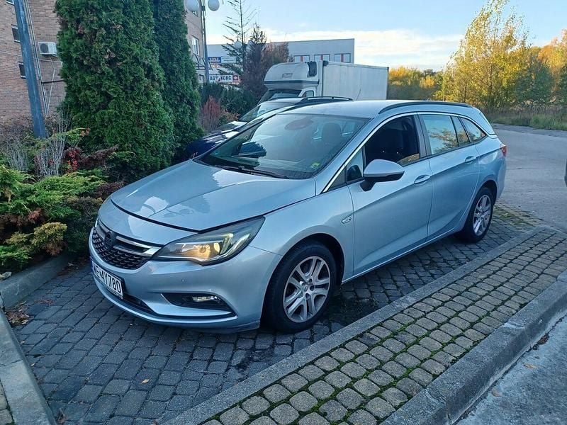 Niebieski Używany 2016 Opel Astra Sport Kombi | 26 500 zł (Dość drogi) - Obraz 1/4