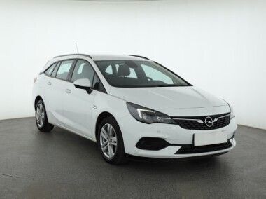 Biały Używany 2021 Opel Astra Kombi | 35 999 zł (Dobra cena) - Obraz 1/4