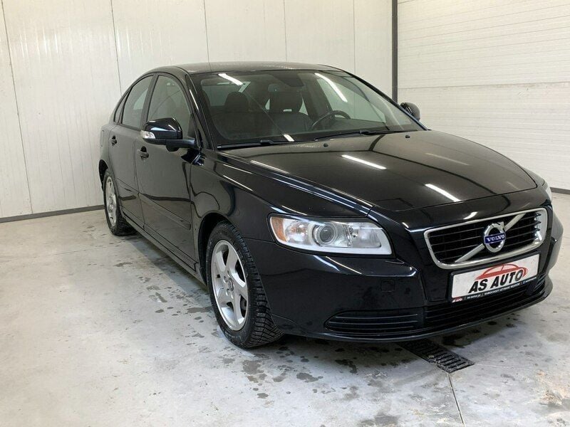 Używany Volvo S40 Momentum 115 KM (84 kW) 2011 Czarny Sedan/Limuzyna