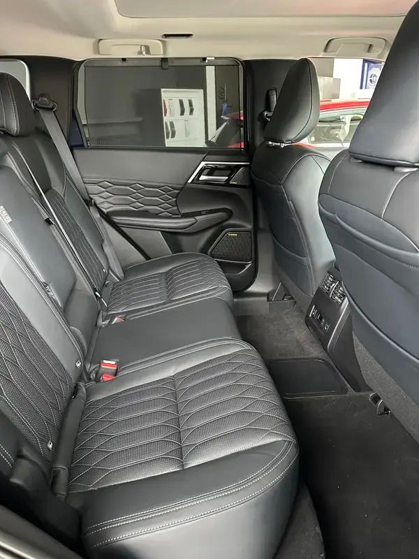 Nowe Mitsubishi Outlander P-HEV 2025 Niebieski SUV