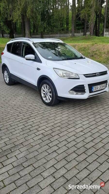 Biały Używany 2015 Ford Kuga SUV | 37 700 zł (Uczciwa cena) - Obraz 1/4