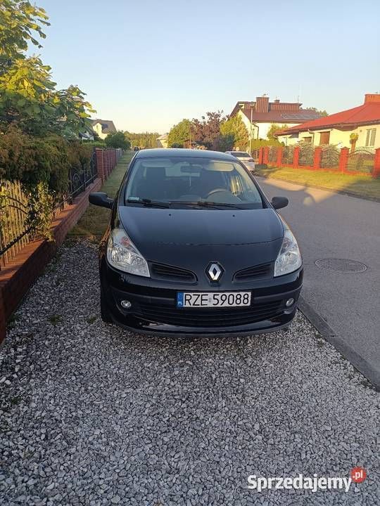 Czarny Używany 2006 Renault Clio III Hatchback | 11 000 zł (Uczciwa cena) - Obraz 1/4