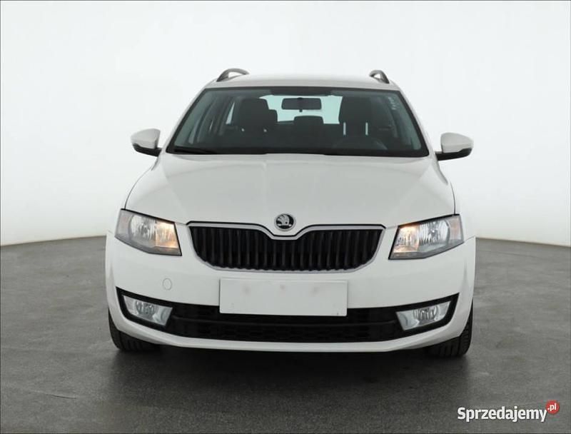 Biały Używany 2015 Skoda Octavia Kombi | 34 999 zł (Uczciwa cena) - Obraz 1/4