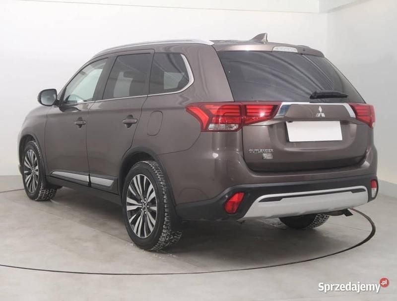 Używany Mitsubishi Outlander 150 KM (110 kW) 2019 Brązowy SUV