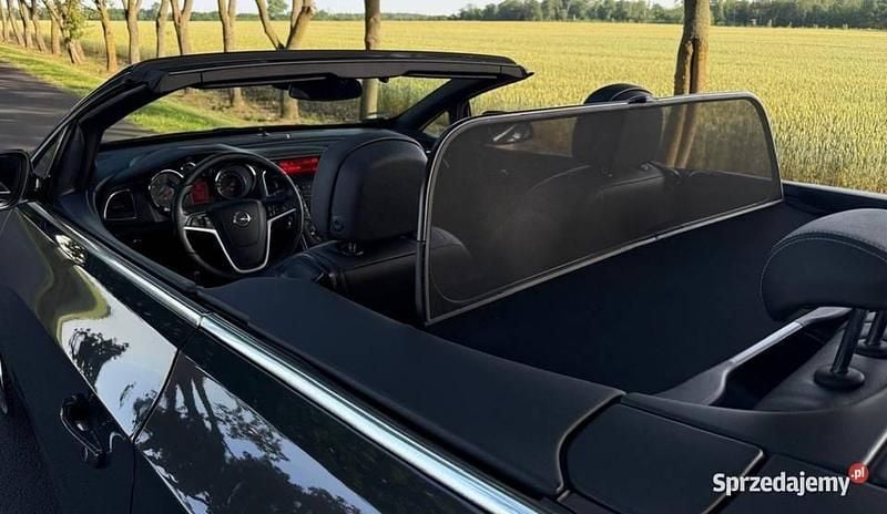 Używany Opel Cascada 2013 Grafitowy Kabriolet