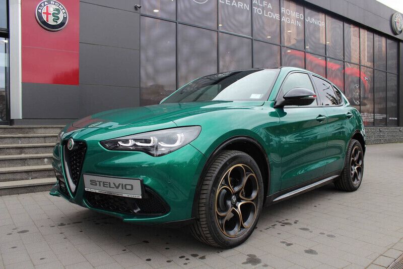 Lakier specjalny zielony montreal green Nowe 2025 Alfa Romeo Stelvio SUV | 263 900 zł - Obraz 1/2