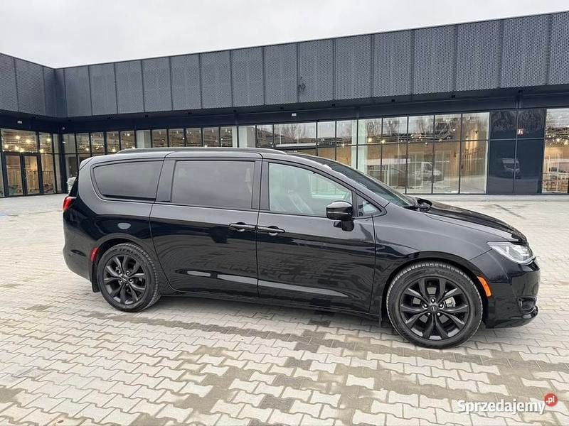 Czarny Używany 2020 Chrysler Pacifica Limited Minivan | 124 900 zł (Dobra cena) - Obraz 1/4