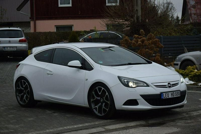 Używany Opel Astra GTC 2013 Biały Coupe