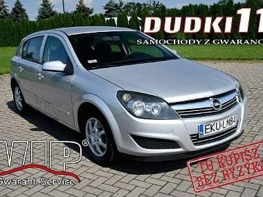 Srebrny Używany 2009 Opel Astra Hatchback | 11 900 zł - Obraz 1/4