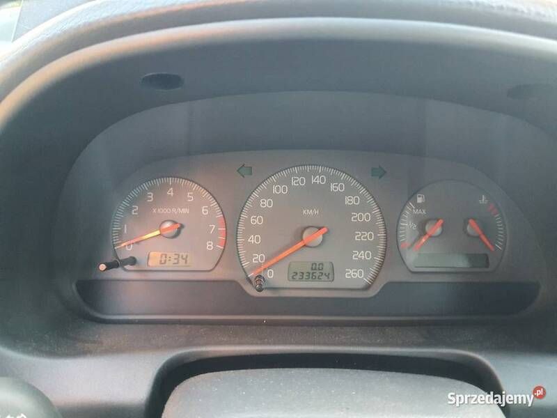 Czarny Używany 2001 Volvo V40 Kombi | 1500 zł - Obraz 1/4