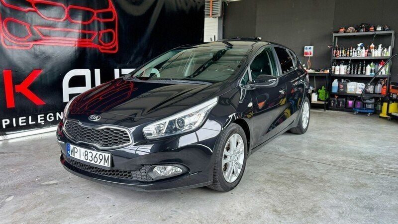 Czarny (metalik) Używany 2014 Kia Ceed 2 Hatchback | 33 300 zł (Uczciwa cena) - Obraz 1/4