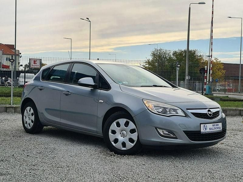 Używany Opel Astra 2012 Szary Hatchback
